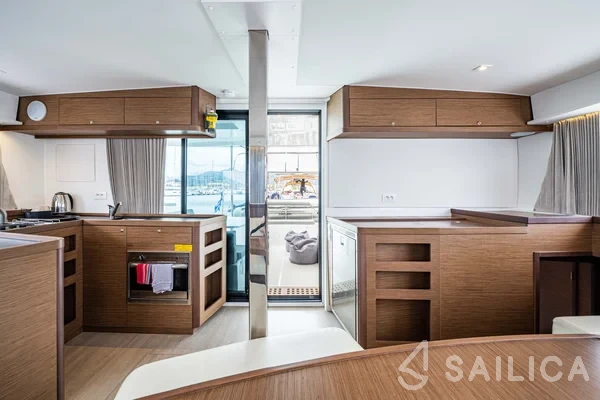 Lagoon 42 - Yacht Charter Sailica