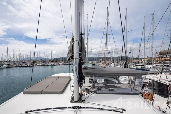 Lagoon 42 - Yacht Charter Sailica