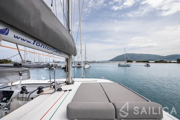 Lagoon 42 - Yacht Charter Sailica