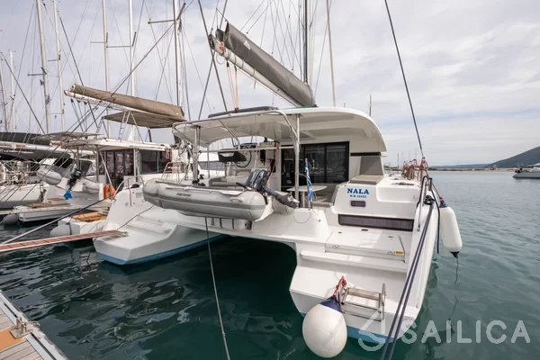 Lagoon 42 - Yacht Charter Sailica