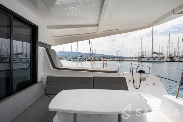 Lagoon 42 - Yacht Charter Sailica