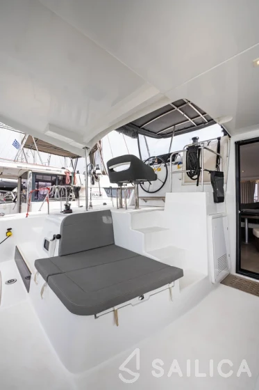 Lagoon 42 - Yacht Charter Sailica