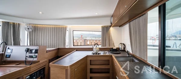 Lagoon 42 - Yacht Charter Sailica