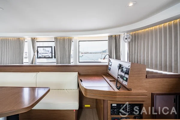 Lagoon 42 - Yacht Charter Sailica