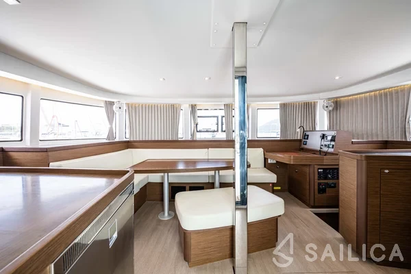 Lagoon 42 - Yacht Charter Sailica