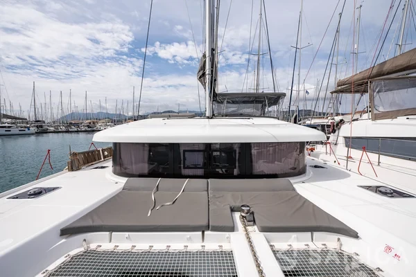 Lagoon 42 - Yacht Charter Sailica