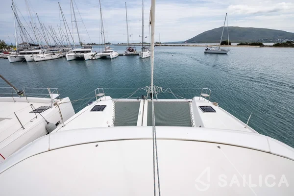 Lagoon 42 - Yacht Charter Sailica