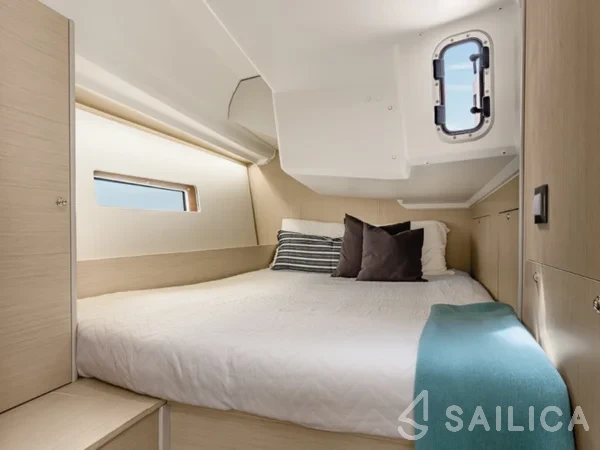 Oceanis 40.1 - Yacht Charter Sailica