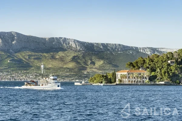 Lagoon 52F - Yacht Charter Sailica