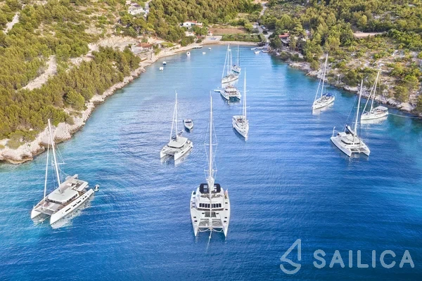 Lagoon 52F - Yacht Charter Sailica
