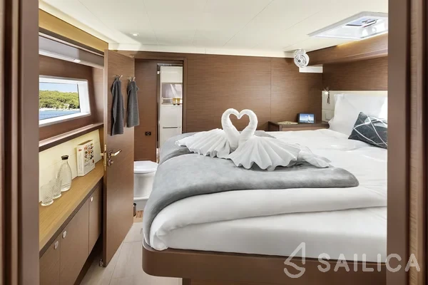Lagoon 52F - Yacht Charter Sailica