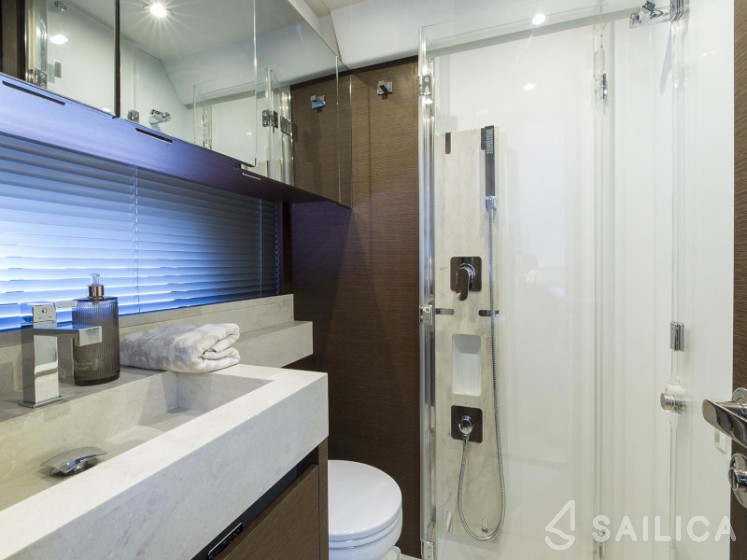 Prestige 520 - Yacht Charter Sailica