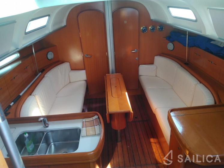 First 40.7 - Yacht Charter Sailica