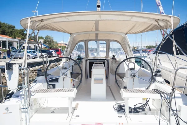 Oceanis 35 - Yacht Charter Sailica