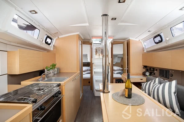 Oceanis 35 - Yacht Charter Sailica