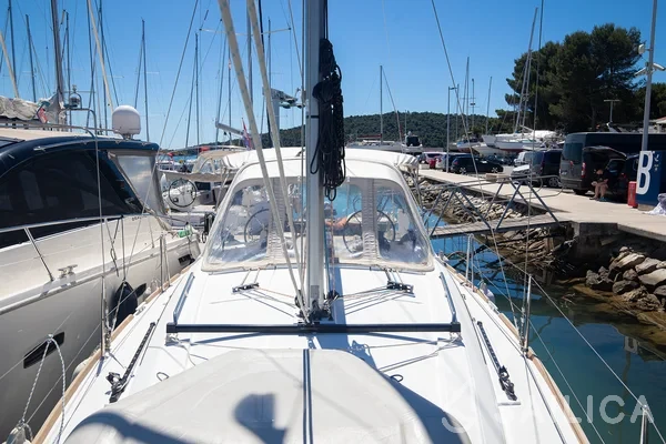 Oceanis 35 - Yacht Charter Sailica