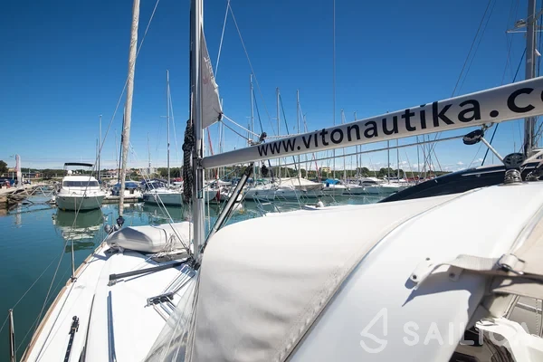 Oceanis 35 - Yacht Charter Sailica