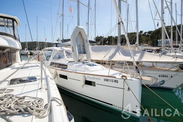 Oceanis 35 - Yacht Charter Sailica