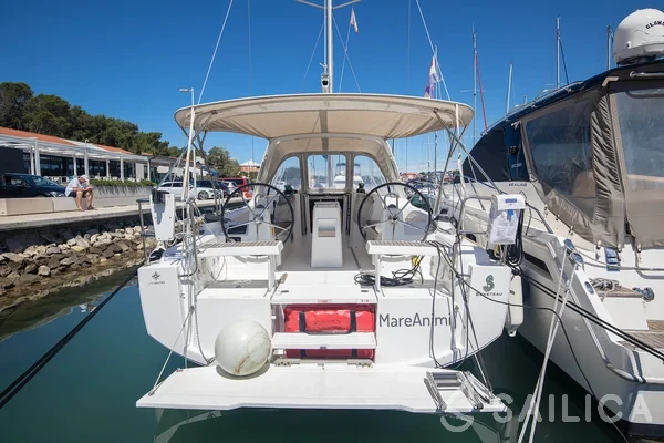 Oceanis 35 - Yacht Charter Sailica