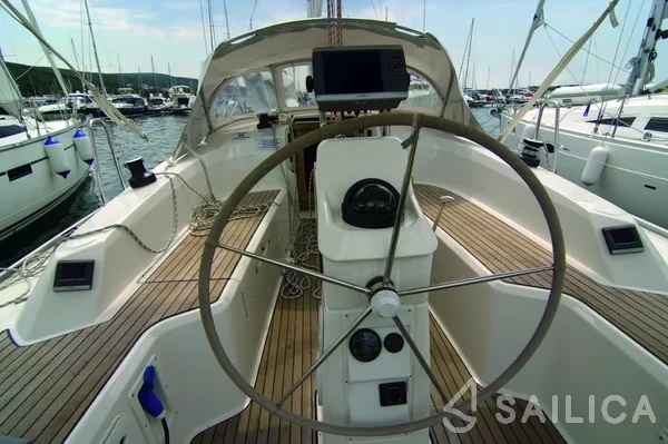 Bavaria 33 Cruiser - Yacht Charter Sailica