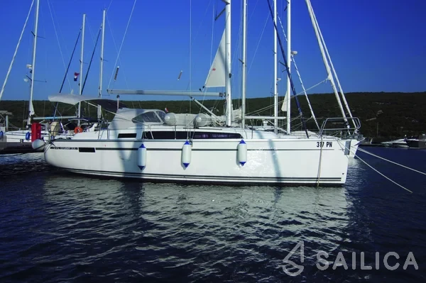 Bavaria 33 Cruiser - Yacht Charter Sailica