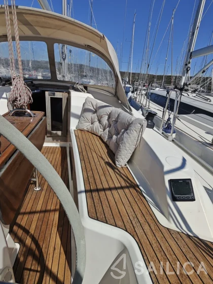 Bavaria 33 Cruiser - Yacht Charter Sailica