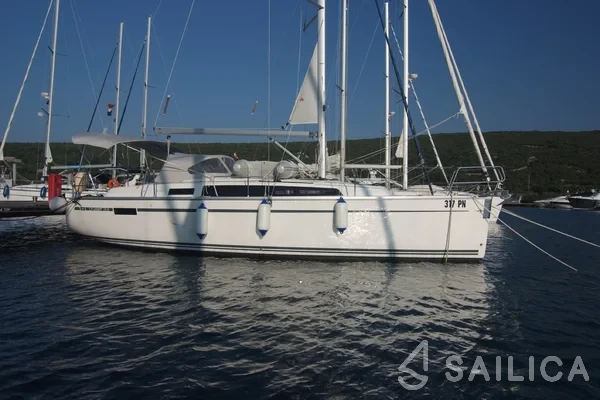 Bavaria 33 Cruiser - Yacht Charter Sailica