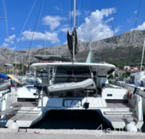 Lagoon 42 - Yacht Charter Sailica