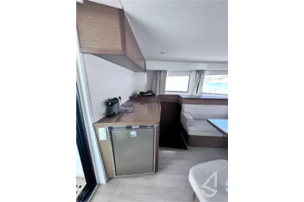 Lagoon 42 - Yacht Charter Sailica