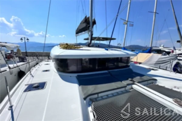 Lagoon 42 - Yacht Charter Sailica