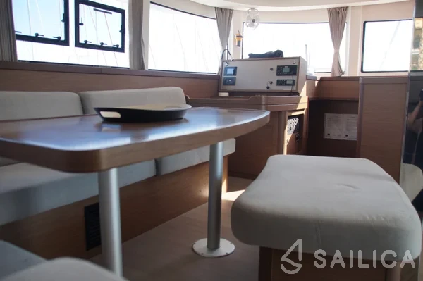 Lagoon 42 - Yacht Charter Sailica