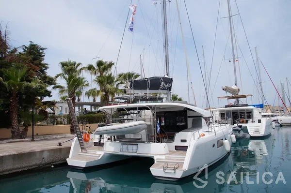 Lagoon 42 - Yacht Charter Sailica