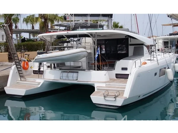 Lagoon 42 - Yacht Charter Sailica