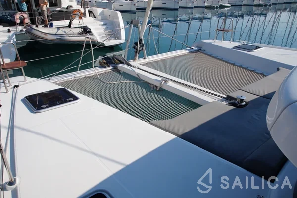 Lagoon 42 - Yacht Charter Sailica