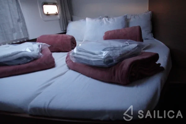 Lagoon 42 - Yacht Charter Sailica