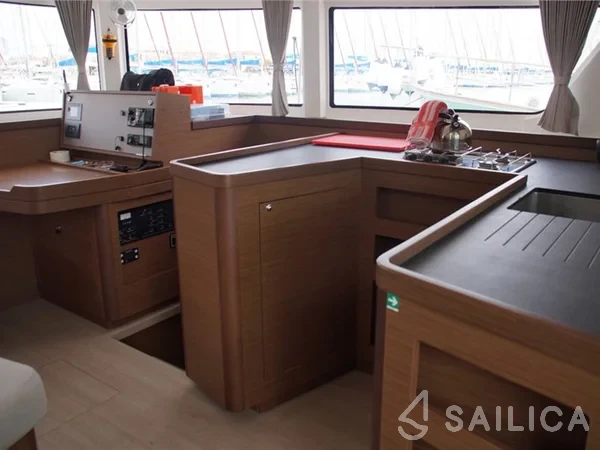 Lagoon 42 - Yacht Charter Sailica