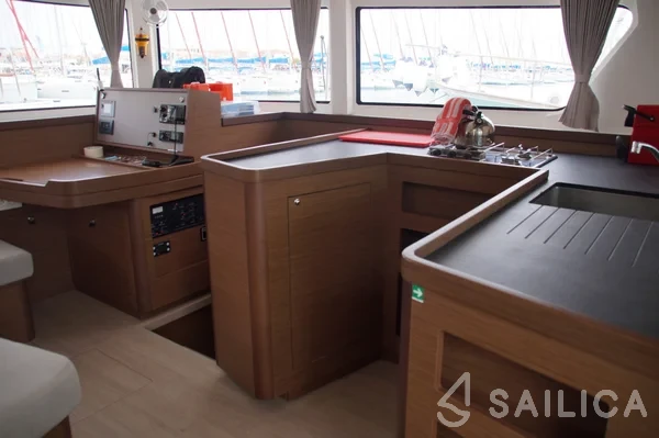 Lagoon 42 - Yacht Charter Sailica
