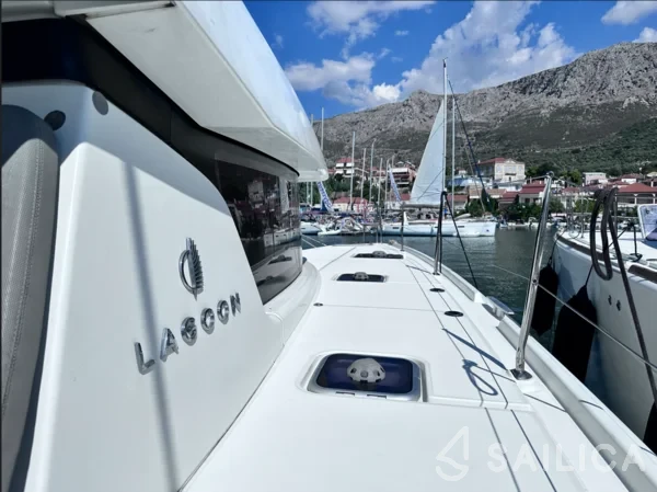 Lagoon 42 - Yacht Charter Sailica