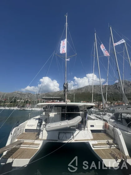 Lagoon 42 - Yacht Charter Sailica