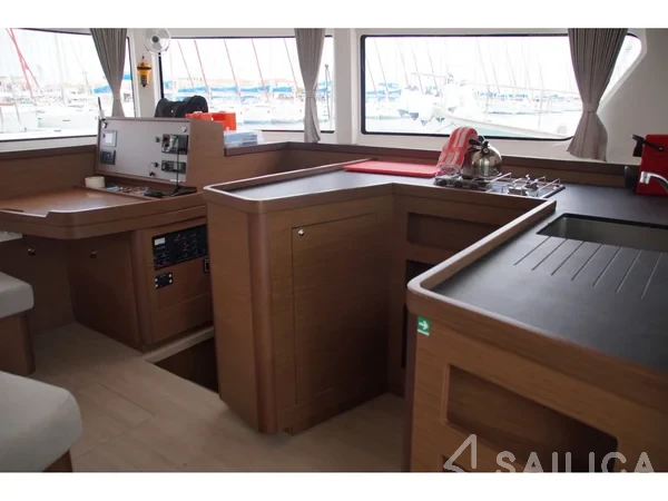 Lagoon 42 - Yacht Charter Sailica