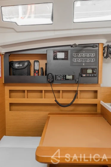 Sun Odyssey 410 - Yacht Charter Sailica