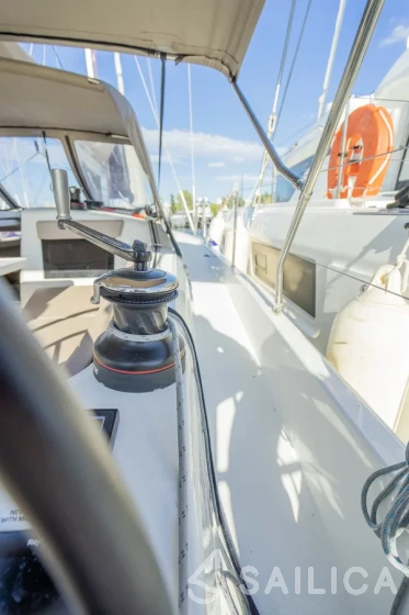 Sun Odyssey 410 - Yacht Charter Sailica