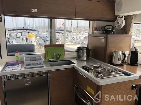 Lagoon 40 - Yacht Charter Sailica