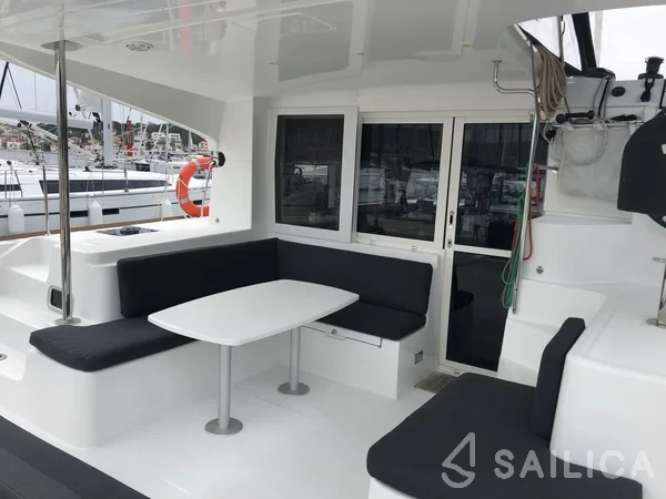 Lagoon 40 - Yacht Charter Sailica