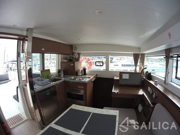 Lagoon 40 - Yacht Charter Sailica