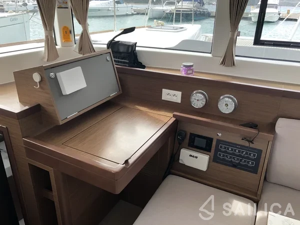 Lagoon 40 - Yacht Charter Sailica