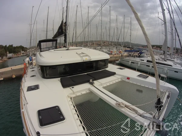 Lagoon 40 - Yacht Charter Sailica
