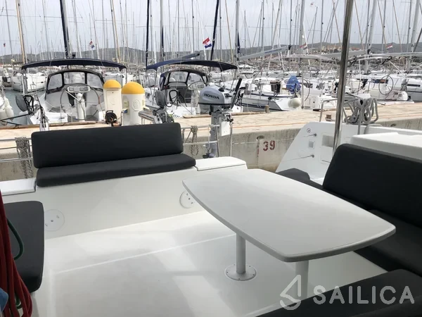 Lagoon 40 - Yacht Charter Sailica