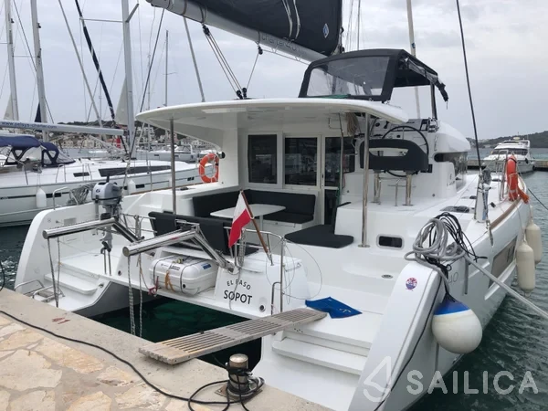 Lagoon 40 - Yacht Charter Sailica