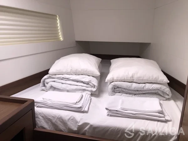 Lagoon 40 - Yacht Charter Sailica